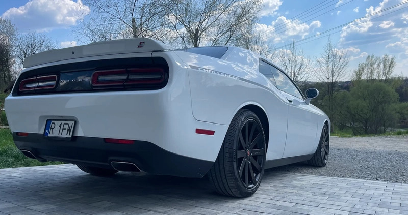 Dodge Challenger cena 110000 przebieg: 63200, rok produkcji 2018 z Rzeszów małe 154